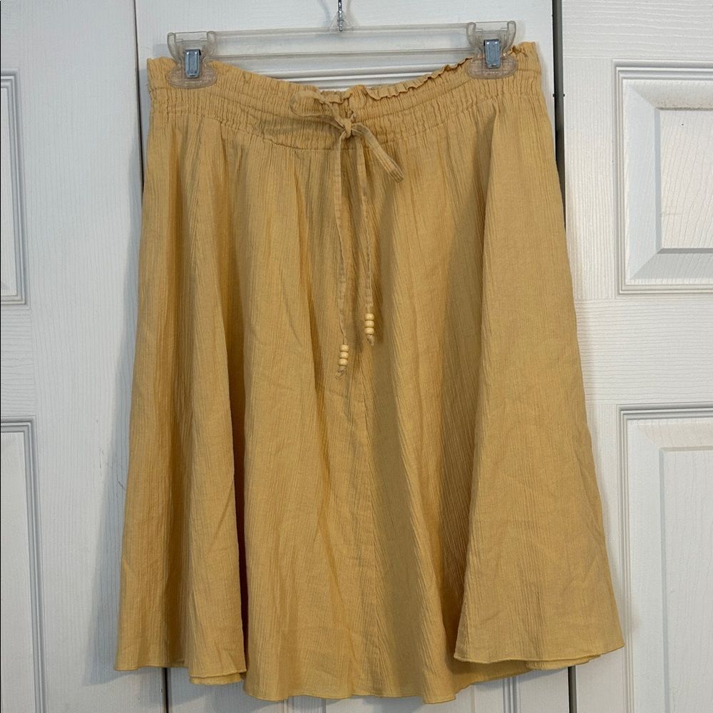 ANN TAYLOR LOFT Medium Petite Yellow Pull On A-Line Stretch Skirt Midi Flowy